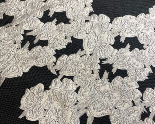 Brocart negru de tip panou cu flori argintii in relief